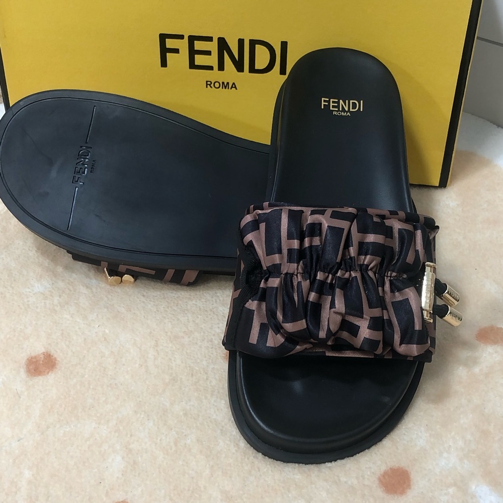Fendi Women's Black and Brown Slide Sandals - Picture 2 of 4